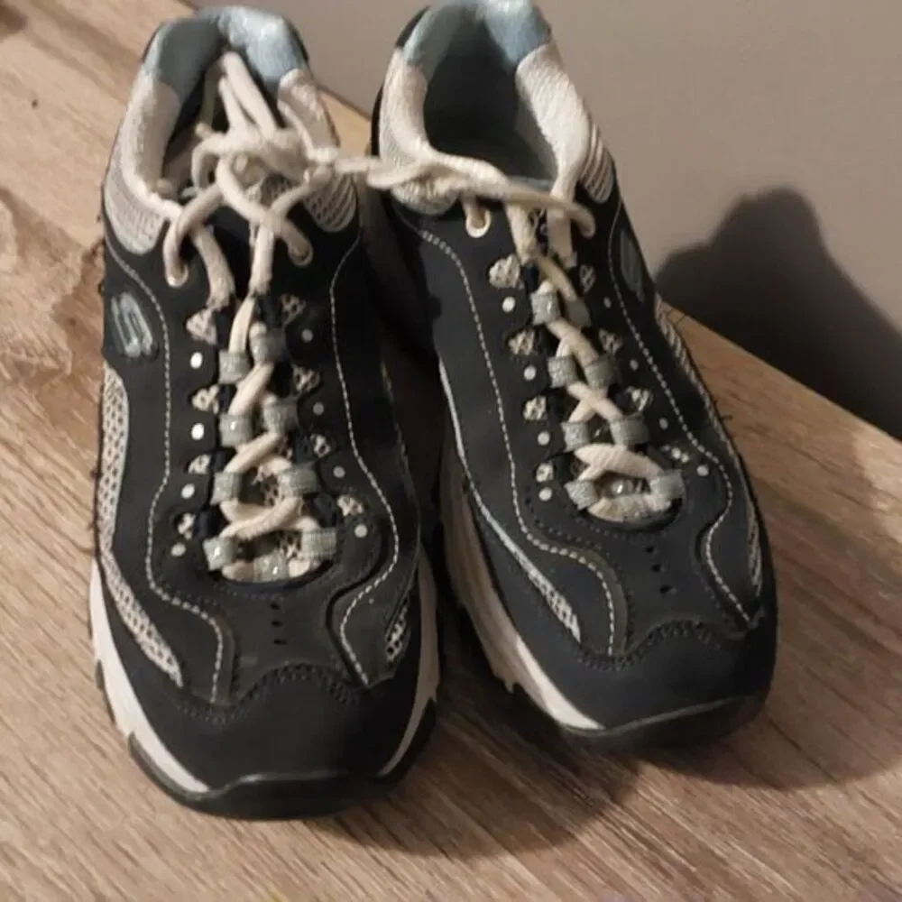 SKECHERS D'LITES WOMENS SZ 5 WALKING RUNNING ATHLETIC SHOES  NAVY‎ & LIGHT BLUE